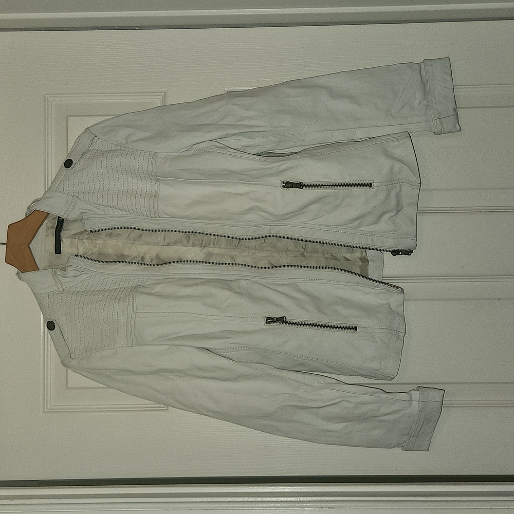 100% leather white moto jacket by Calvin Klein size Large